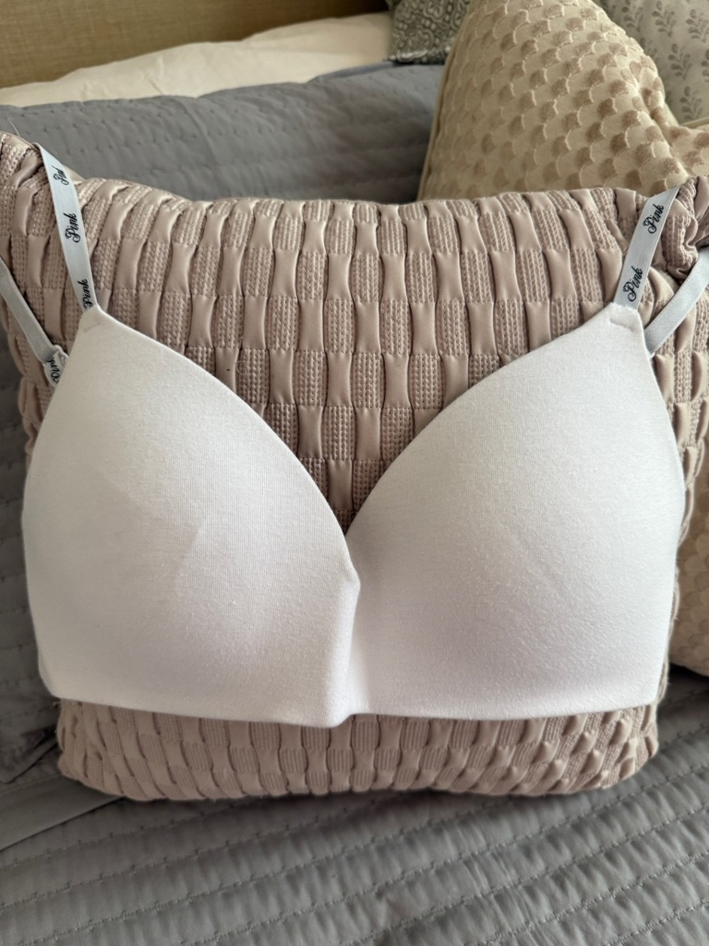 PINK Victoria's Secret Smooth Wireless Bra - White